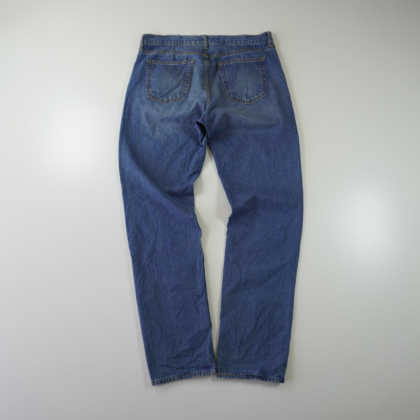 Thrifted – Jean Old Navy Regular Standard Azul Talla 34x— (CL 46 aprox) | Cintura 47 cm | Largo 104 cm | Talón 20 cm