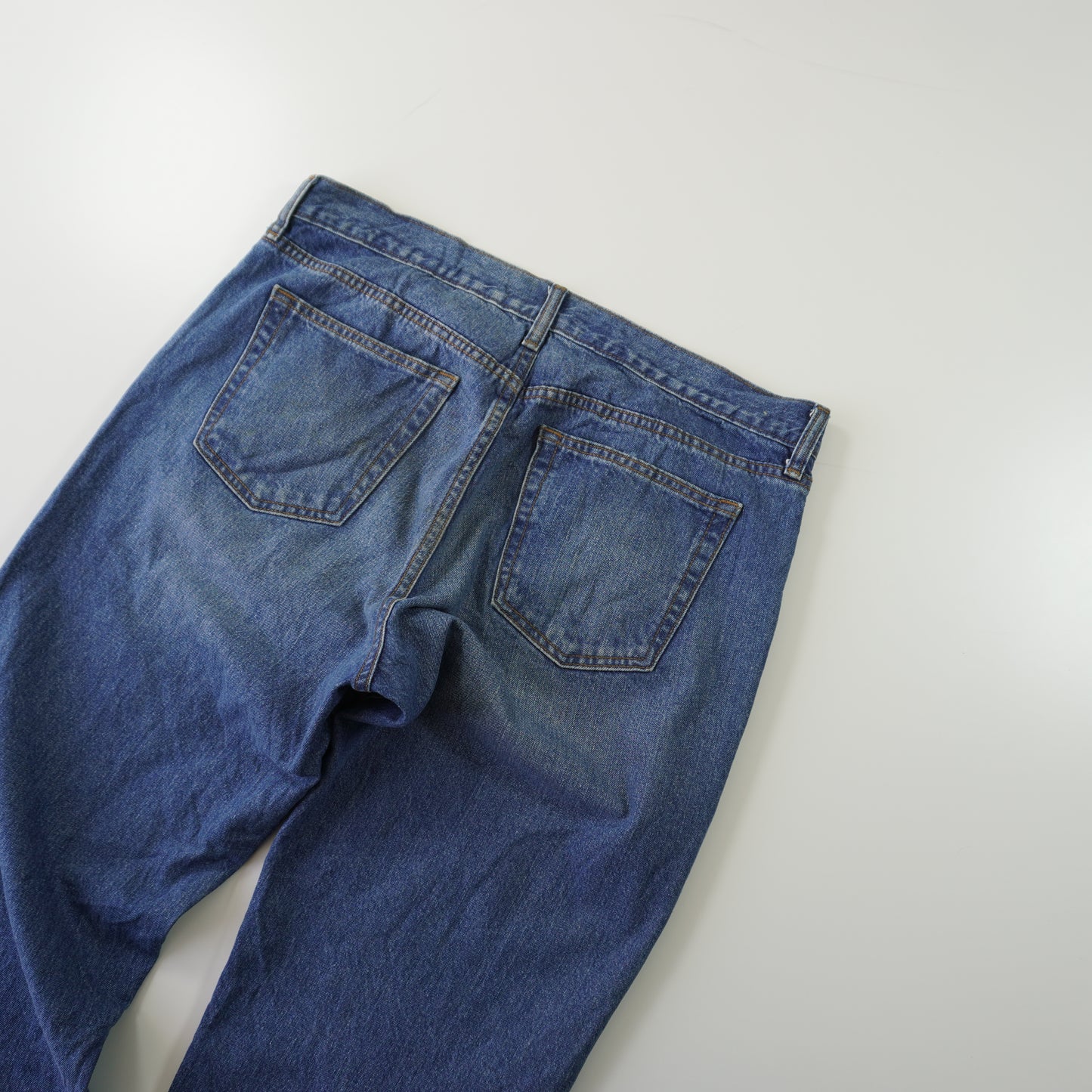 Thrifted – Jean Old Navy Regular Standard Azul Talla 34x— (CL 46 aprox) | Cintura 47 cm | Largo 104 cm | Talón 20 cm