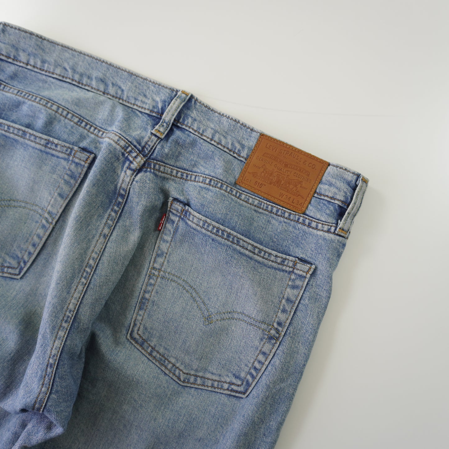 Thrifted – Jean Levi’s 510 Azul Talla 34 (CL 46) | Cintura 107 cm | Largo 47 cm | Talón 18 cm