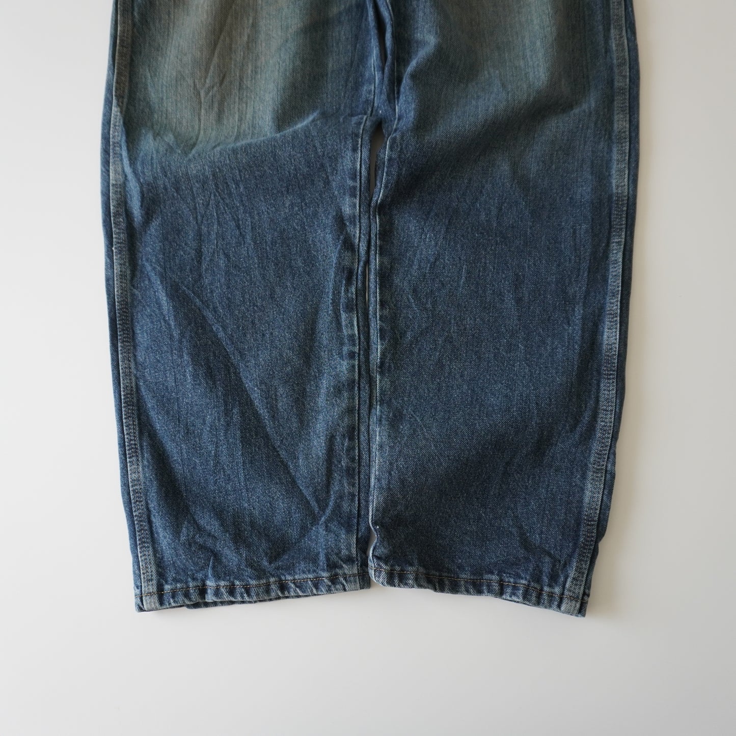 Thrifted – Jean Carpenter Azul Oscuro Wrangler Talla 36x32 USA | Cintura 48 cm | Largo 112 cm | Talón 20 cm