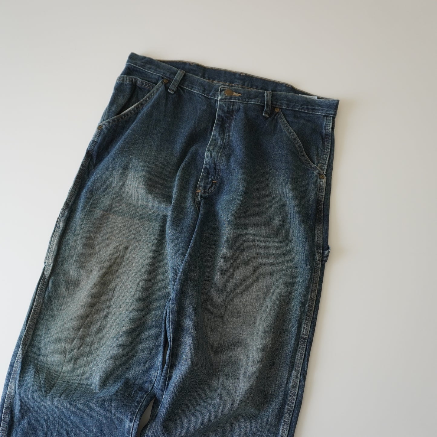 Thrifted – Jean Carpenter Azul Oscuro Wrangler Talla 36x32 USA | Cintura 48 cm | Largo 112 cm | Talón 20 cm