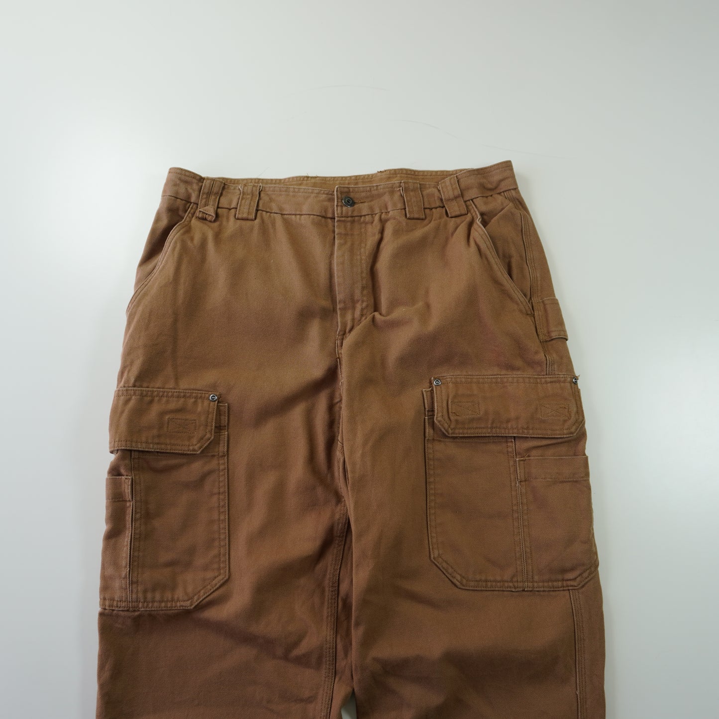 Thrifted – Jean Cargo Duluth Café Talla 38x36 (CL 48/50) | Cintura 119 cm | Largo 48 cm | Talón 24 cm