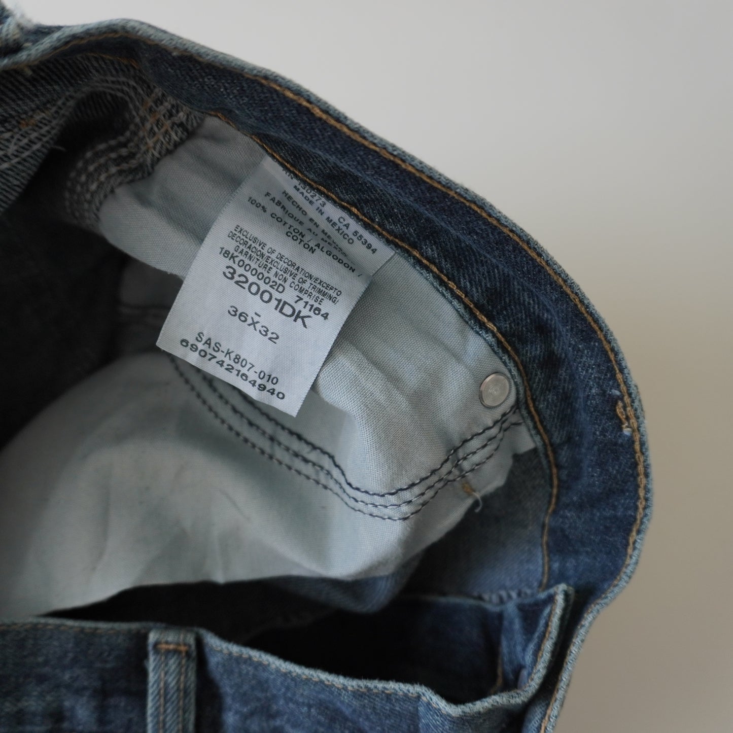 Thrifted – Jean Carpenter Azul Oscuro Wrangler Talla 36x32 USA | Cintura 48 cm | Largo 112 cm | Talón 20 cm
