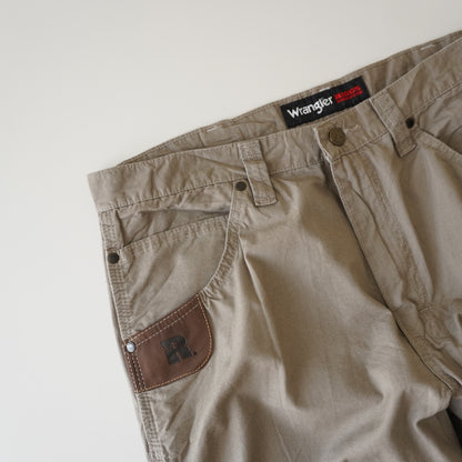 Thrifted – Jean Wrangler Riggs Workwear Cafe claro Talla 35x32 USA | Cintura 45 cm | Largo 108 cm | Talón 22 cm