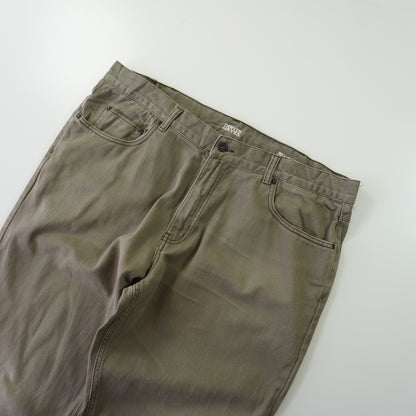 Thrifted – Jean Denver Hayes Relaxed Fit Café Talla 40x30 (CL 50/52) | Cintura 104 cm | Largo 52 cm | Talón 23 cm