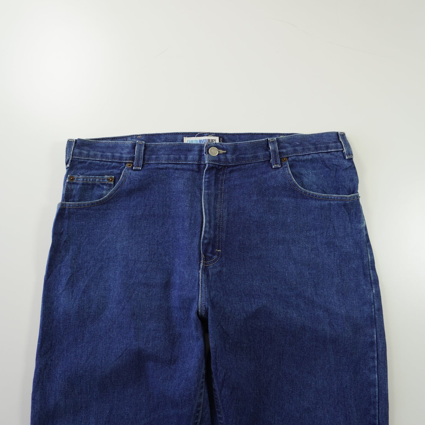 Thrifted – Jean Canyon River Azul Talla USA (CL 50) | Cintura 106 cm | Largo 51 cm | Talón 20 cm