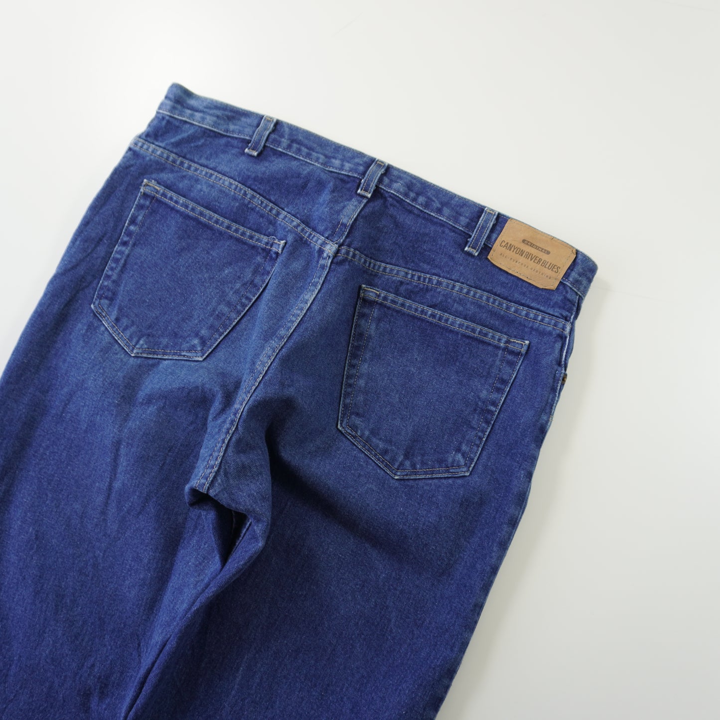 Thrifted – Jean Canyon River Azul Talla USA (CL 50) | Cintura 106 cm | Largo 51 cm | Talón 20 cm