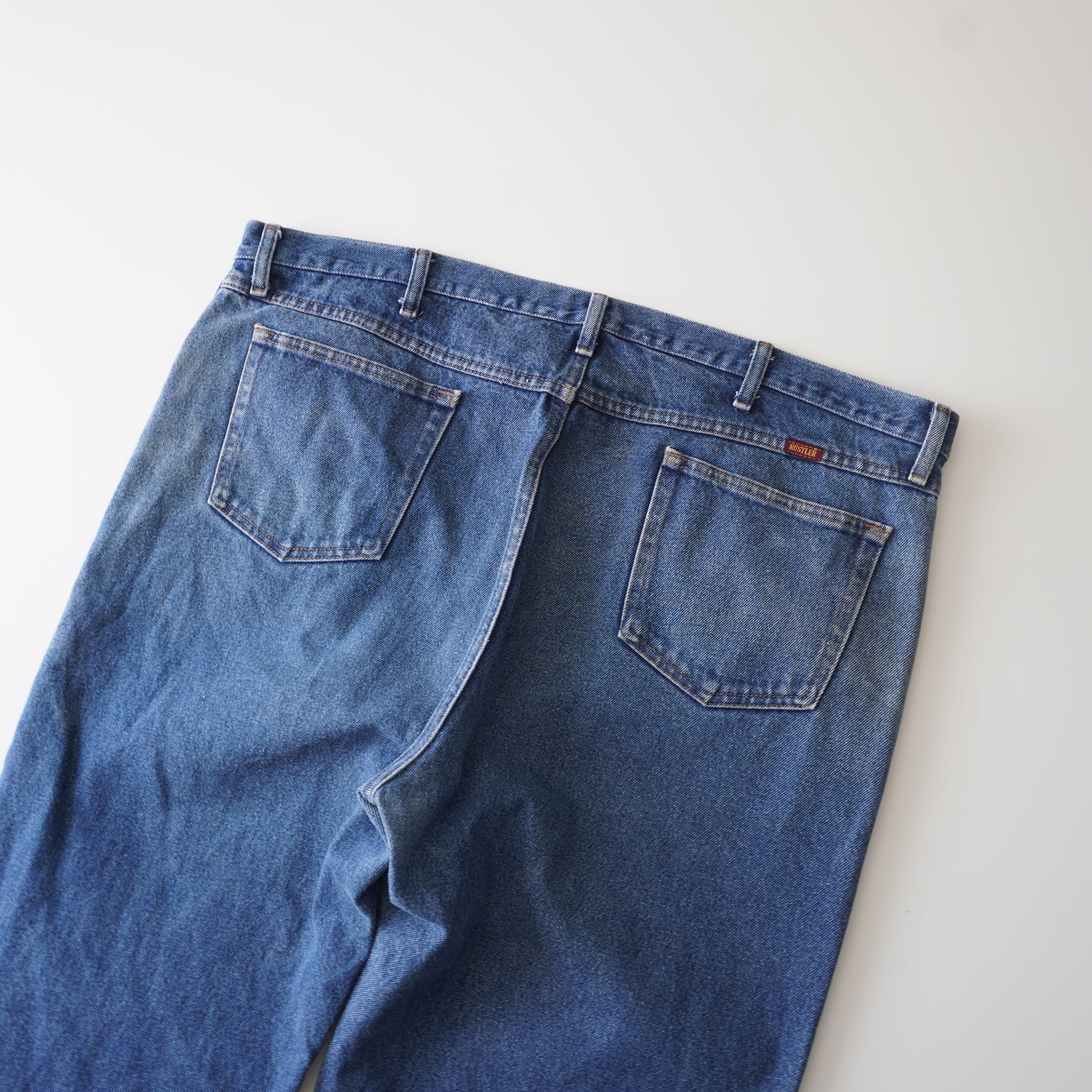 Thrifted – Jean Carpenter Azul Rustler Talla 46x32 (CL 58-60) | Cintura 60 cm | Largo 114 cm | Talón 22 cm