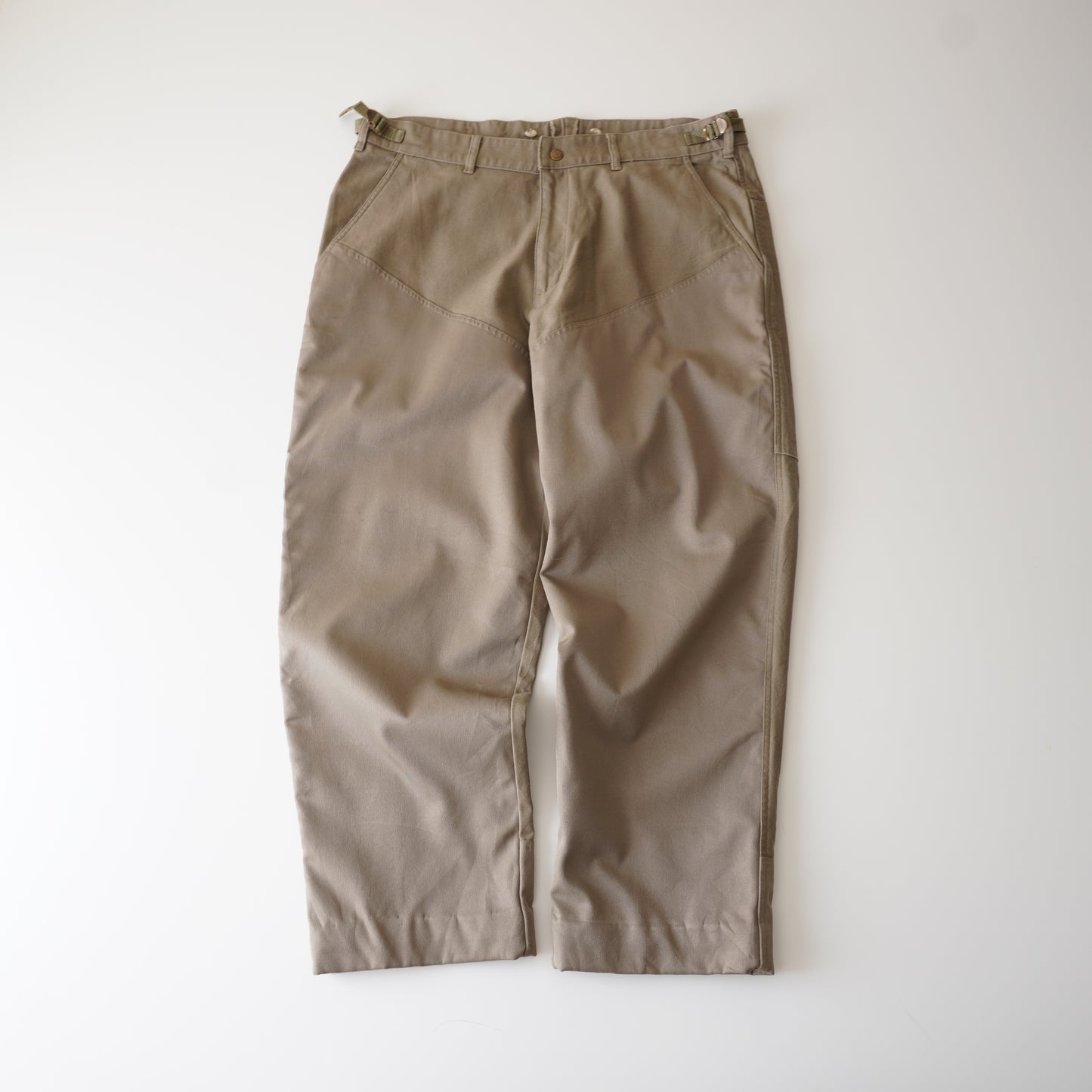 Thrifted – Pantalón Workwear Columbia Rodillas Reforzadas Talla 40 USA (CL 50–52 aprox.) | Cintura 52 cm (ajustable a 50 cm) | Largo 107 cm | Talón 25 cm