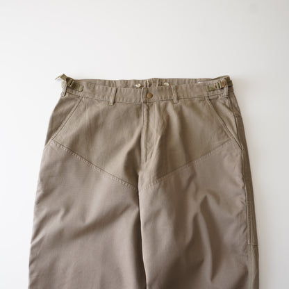 Thrifted – Pantalón Workwear Columbia Rodillas Reforzadas Talla 40 USA (CL 50–52 aprox.) | Cintura 52 cm (ajustable a 50 cm) | Largo 107 cm | Talón 25 cm