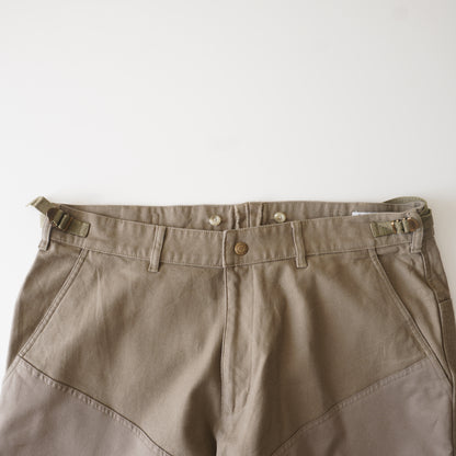Thrifted – Pantalón Workwear Columbia Rodillas Reforzadas Talla 40 USA (CL 50–52 aprox.) | Cintura 52 cm (ajustable a 50 cm) | Largo 107 cm | Talón 25 cm