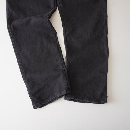 Thrifted – Jean Wrangler Negro Talla 44x30 USA (CL 56 aprox.) | Cintura 56 cm | Largo 113 cm | Talón 23 cm