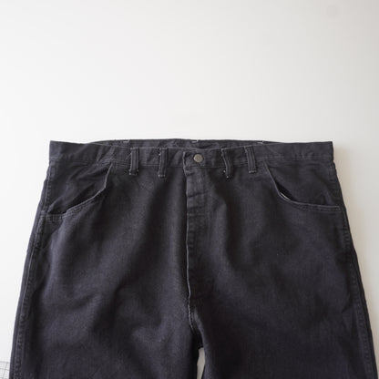 Thrifted – Jean Wrangler Negro Talla 44x30 USA (CL 56 aprox.) | Cintura 56 cm | Largo 113 cm | Talón 23 cm