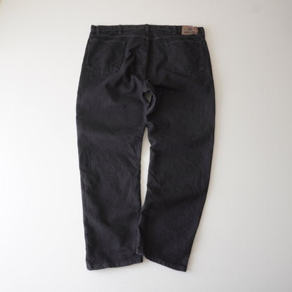 Thrifted – Jean Wrangler Negro Talla 44x30 USA (CL 56 aprox.) | Cintura 56 cm | Largo 113 cm | Talón 23 cm