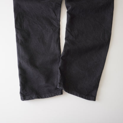 Thrifted – Jean Wrangler Negro Talla 44x30 USA (CL 56 aprox.) | Cintura 56 cm | Largo 113 cm | Talón 23 cm