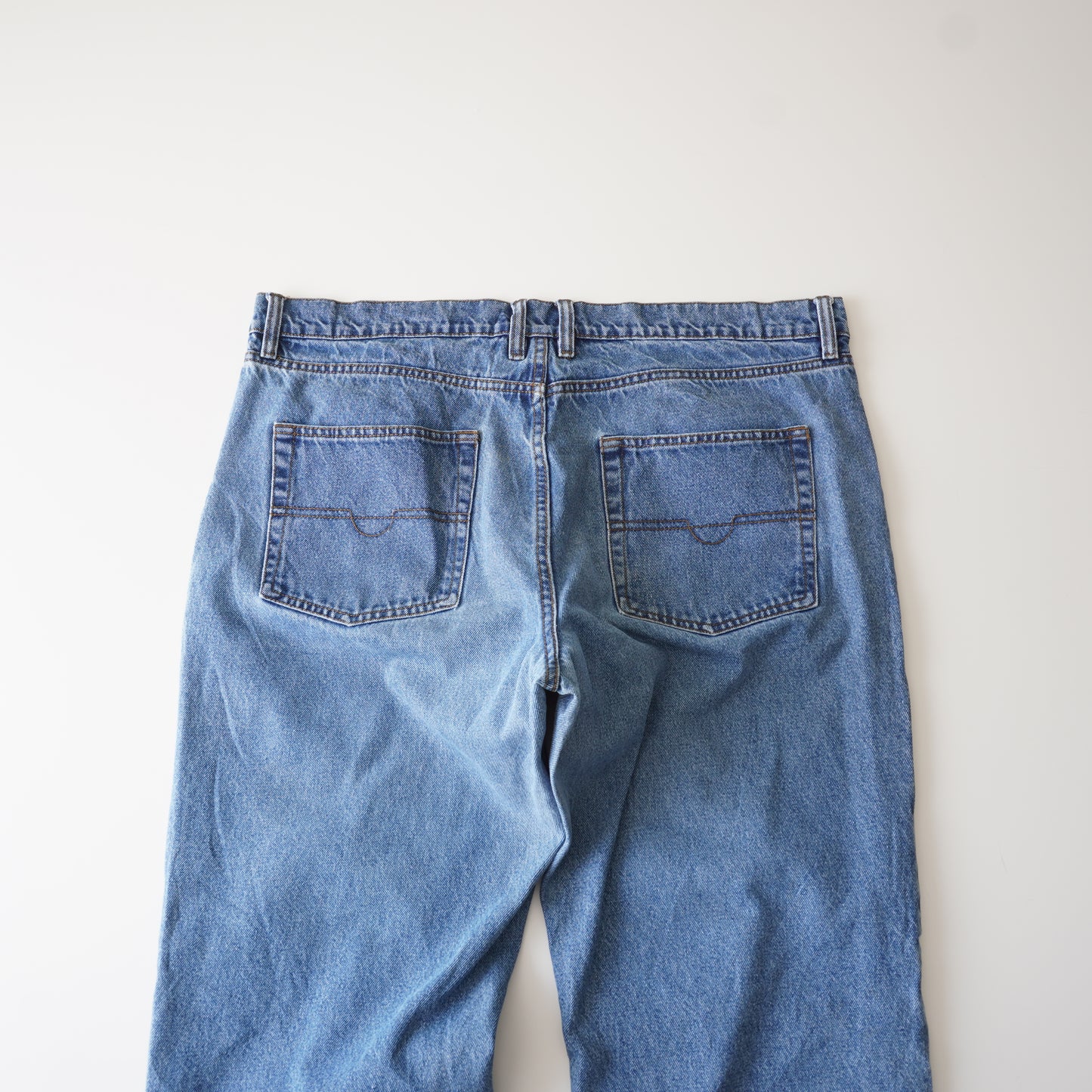 Thrifted – Jean Mountain Ridge Azul Talla 40 (CL 50-52) | Cintura 53 cm | Largo 103 cm | Talón 22 cm