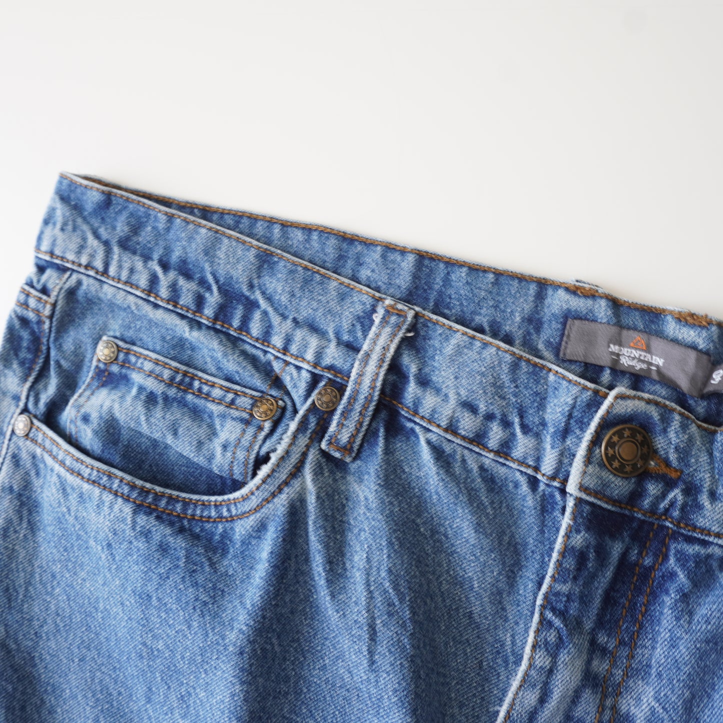 Thrifted – Jean Mountain Ridge Azul Talla 40 (CL 50-52) | Cintura 53 cm | Largo 103 cm | Talón 22 cm