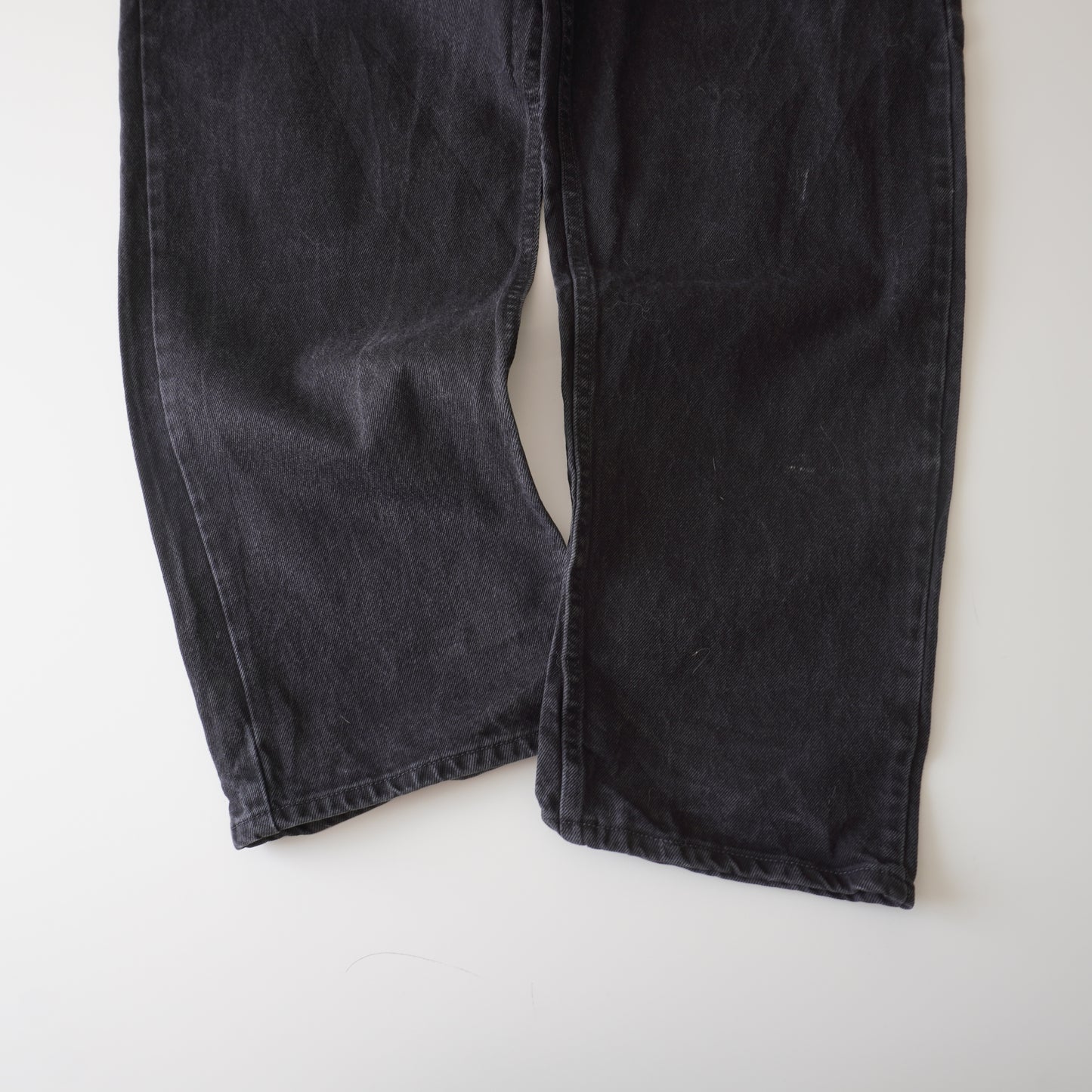 Thrifted – Jean Wrangler Negro Talla 44x30 USA (CL 56 aprox.) | Cintura 57 cm | Largo 114 cm | Talón 23 cm