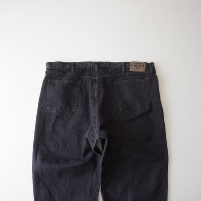 Thrifted – Jean Wrangler Negro Talla 44x30 USA (CL 56 aprox.) | Cintura 57 cm | Largo 114 cm | Talón 23 cm