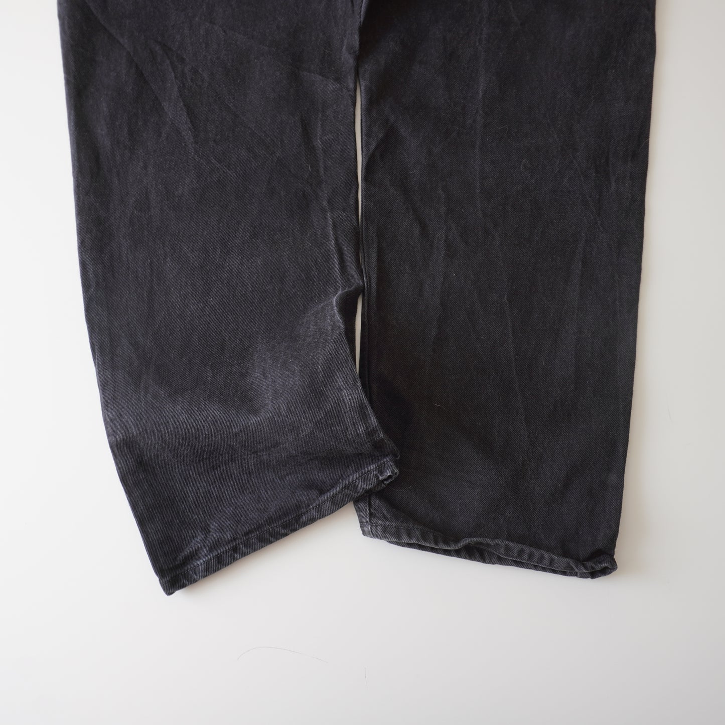 Thrifted – Jean Wrangler Negro Talla 44x30 USA (CL 56 aprox.) | Cintura 57 cm | Largo 114 cm | Talón 23 cm