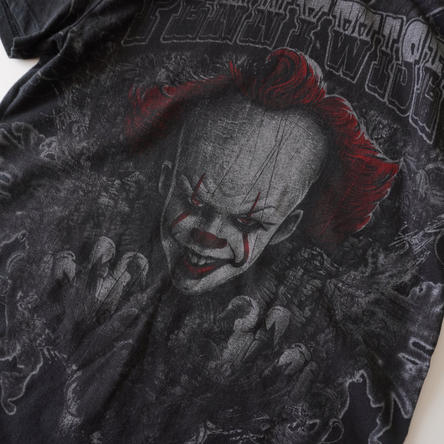 Thrifted – Polera IT Movie Talla S | Largo 66 cm | Ancho 43 cm