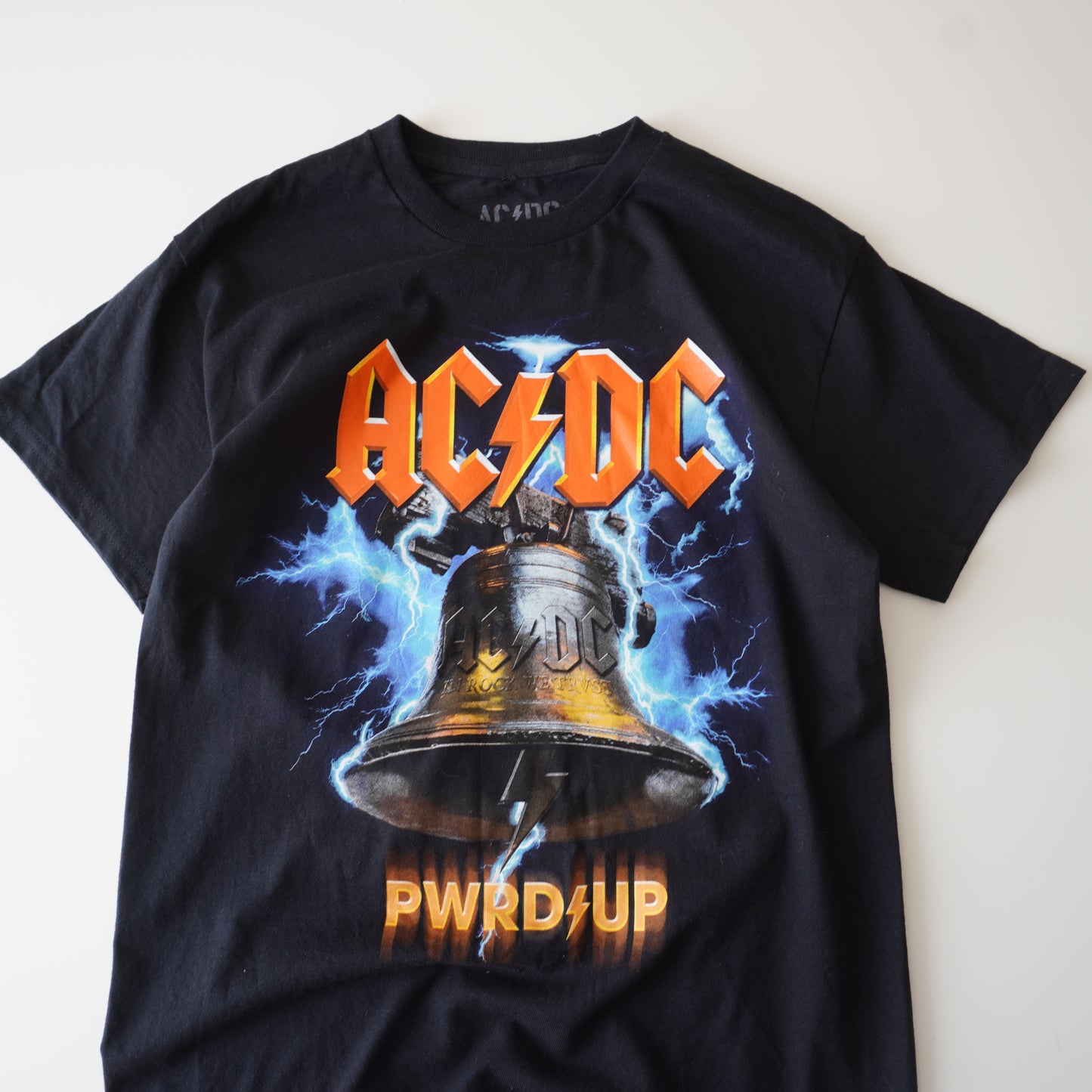 Thrifted – Polera Banda AC/DC Talla M | Largo 72 cm | Ancho 48 cm