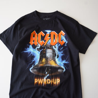 Thrifted – Polera Banda AC/DC Talla M | Largo 72 cm | Ancho 48 cm