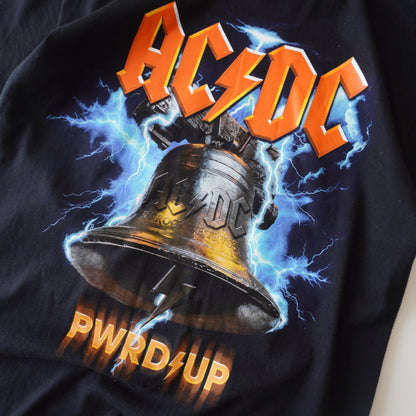 Thrifted – Polera Banda AC/DC Talla M | Largo 72 cm | Ancho 48 cm