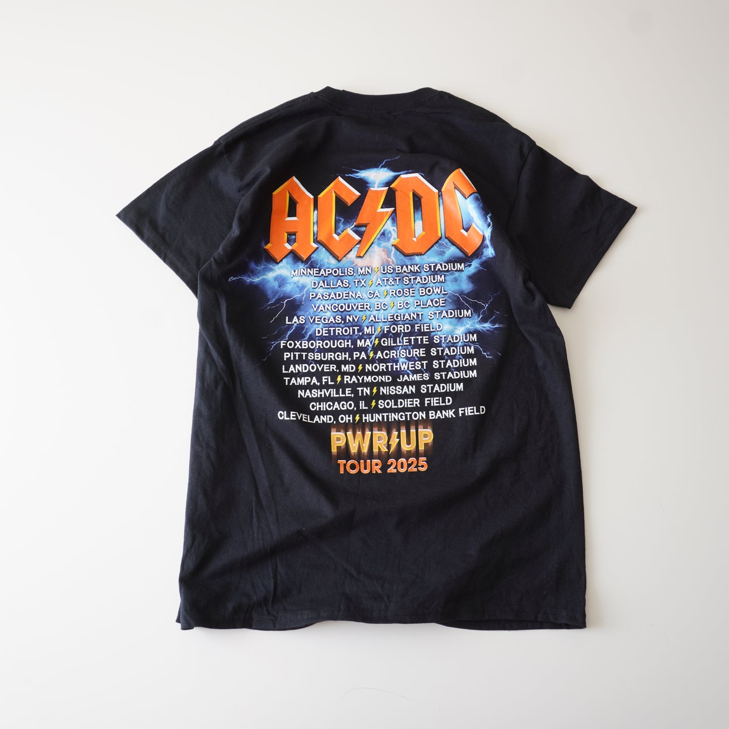 Thrifted – Polera Banda AC/DC Talla M | Largo 72 cm | Ancho 48 cm