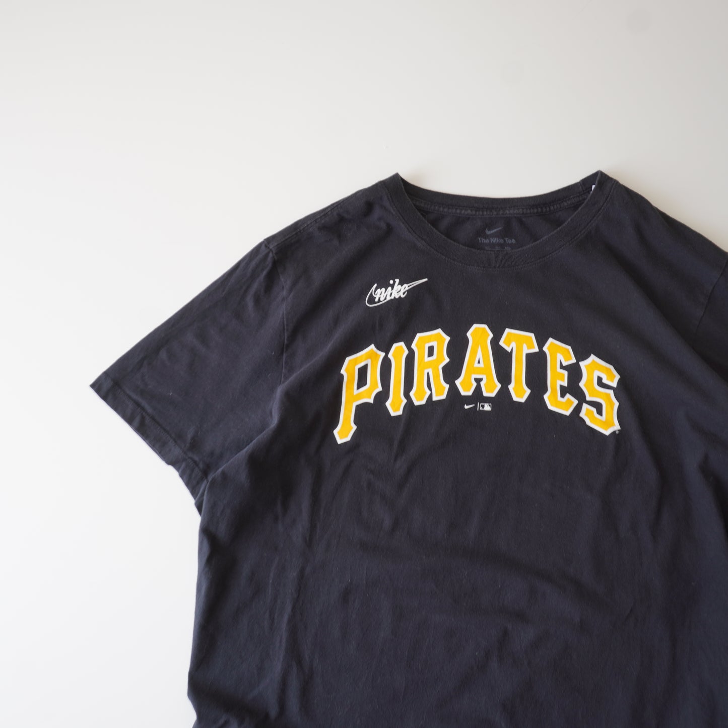 Thrifted – Polera Nike Pittsburgh Pirates Talla XXL | Largo 73 cm | Ancho 65 cm