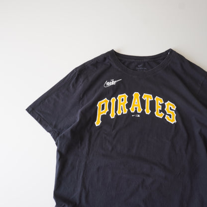 Thrifted – Polera Nike Pittsburgh Pirates Talla XXL | Largo 73 cm | Ancho 65 cm