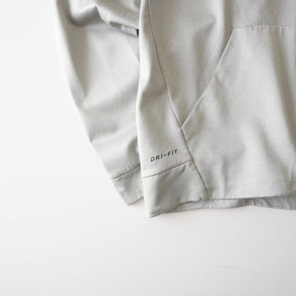 Thrifted – Polerón Nike Dri-Fit Negra Talla M | Ancho 55 cm | Largo 69 cm