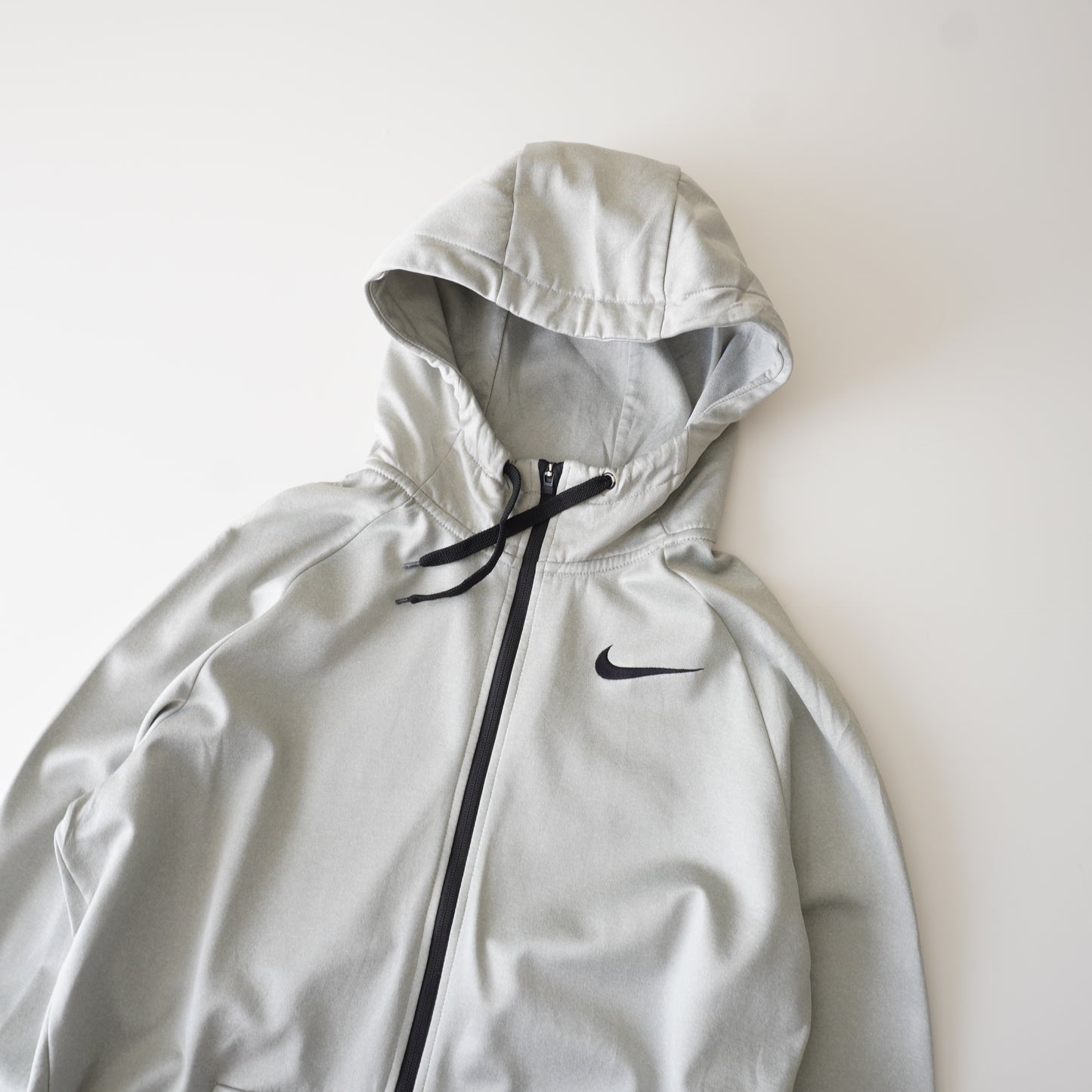 Thrifted – Polerón Nike Dri-Fit Negra Talla M | Ancho 55 cm | Largo 69 cm