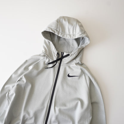 Thrifted – Polerón Nike Dri-Fit Negra Talla M | Ancho 55 cm | Largo 69 cm