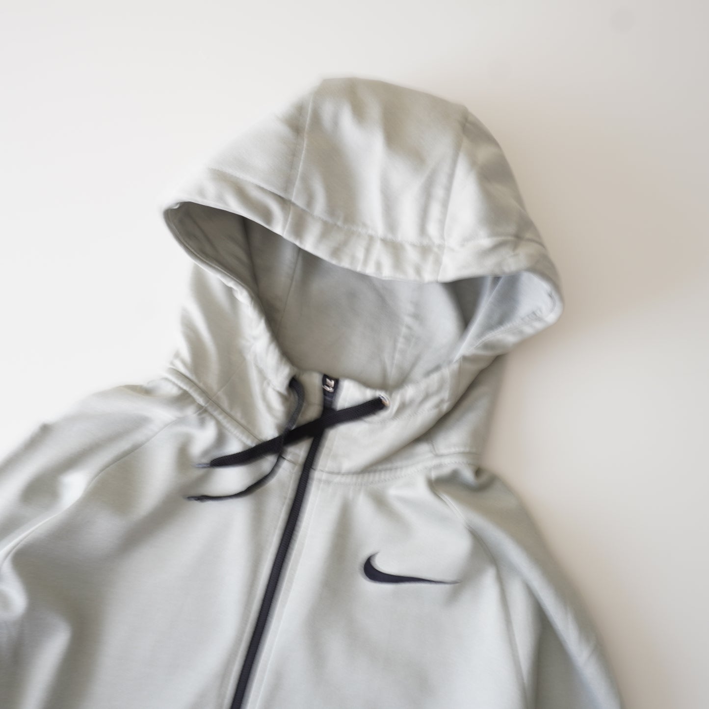 Thrifted – Polerón Nike Dri-Fit Negra Talla M | Ancho 55 cm | Largo 69 cm