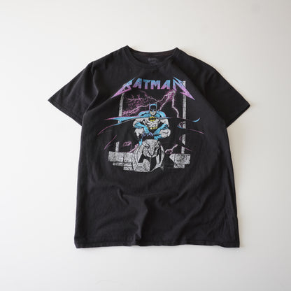 Thrifted – Polera Batman Talla M | Largo 65 cm | Ancho 48 cm