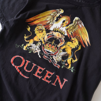 Thrifted – Polera Banda Queen Negra Talla L | Largo 63 cm | Ancho 53 cm