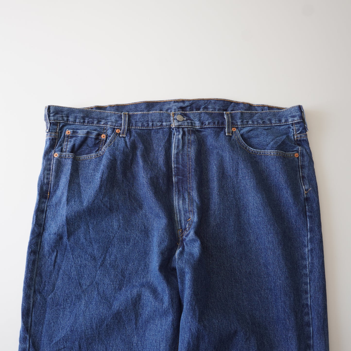 Thrifted – Jean Levi’s 550 Talla 48x30 USA (CL 60 aprox.) | Cintura 63 cm | Largo 110 cm | Talón 25 cm