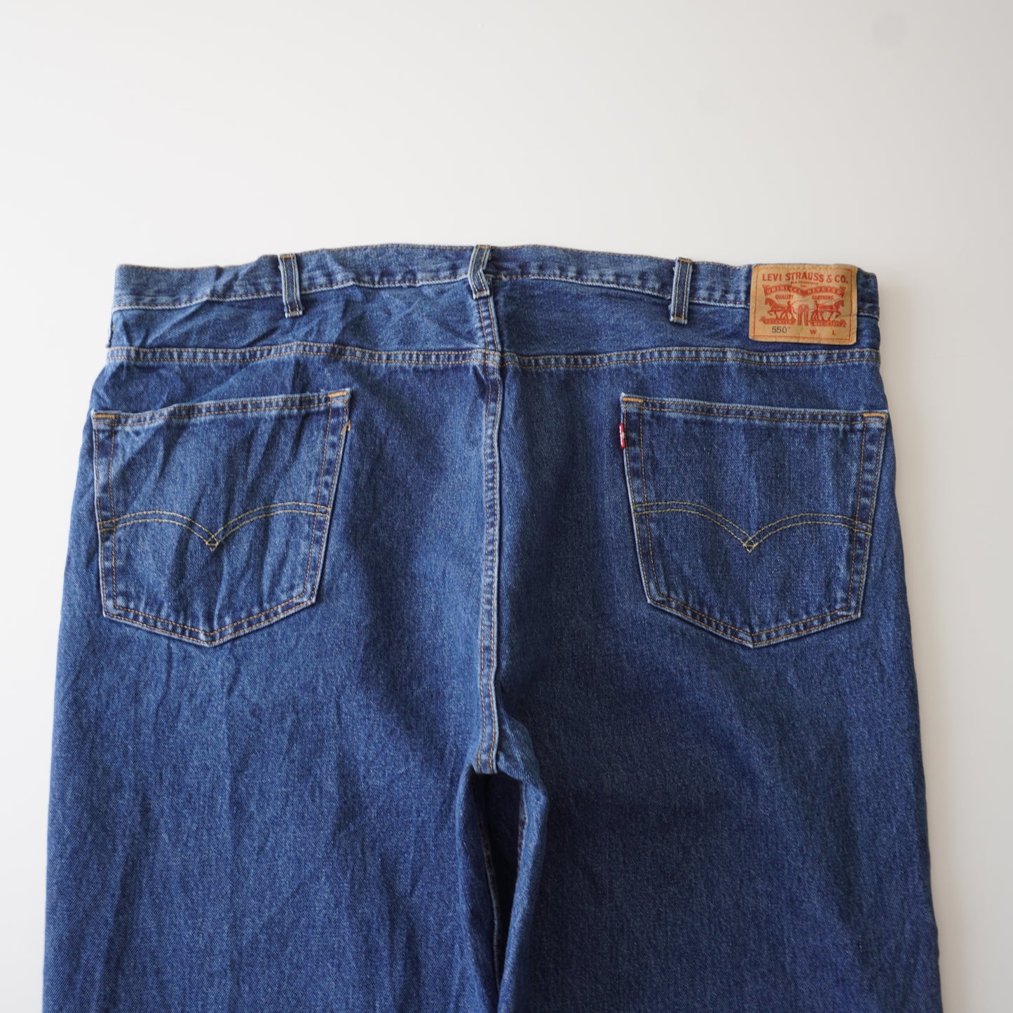 Thrifted – Jean Levi’s 550 Talla 48x30 USA (CL 60 aprox.) | Cintura 63 cm | Largo 110 cm | Talón 25 cm