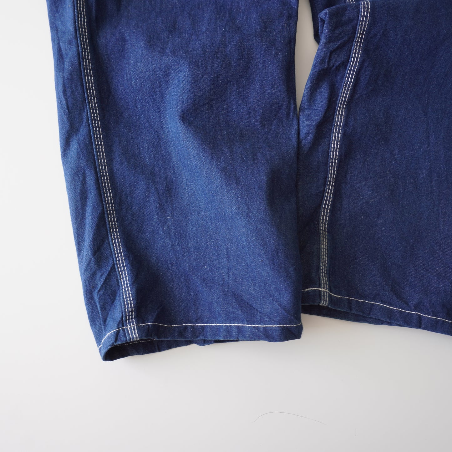 Thrifted – Jean Carpenter Carhartt Costuras Blancas Talla 42x28 USA (CL 54–56 aprox.) | Cintura 56 cm | Largo 102 cm | Talón 25 cm