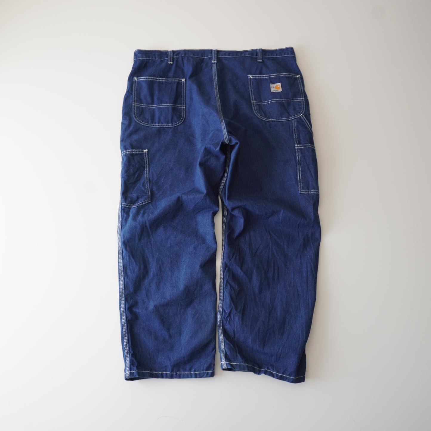 Thrifted – Jean Carpenter Carhartt Costuras Blancas Talla 42x28 USA (CL 54–56 aprox.) | Cintura 56 cm | Largo 102 cm | Talón 25 cm