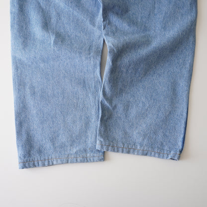 Thrifted – Jean Wrangler Celeste Talla 40x30 USA (CL 54 aprox.) | Cintura 54 cm | Largo 99 cm | Talón 24 cm