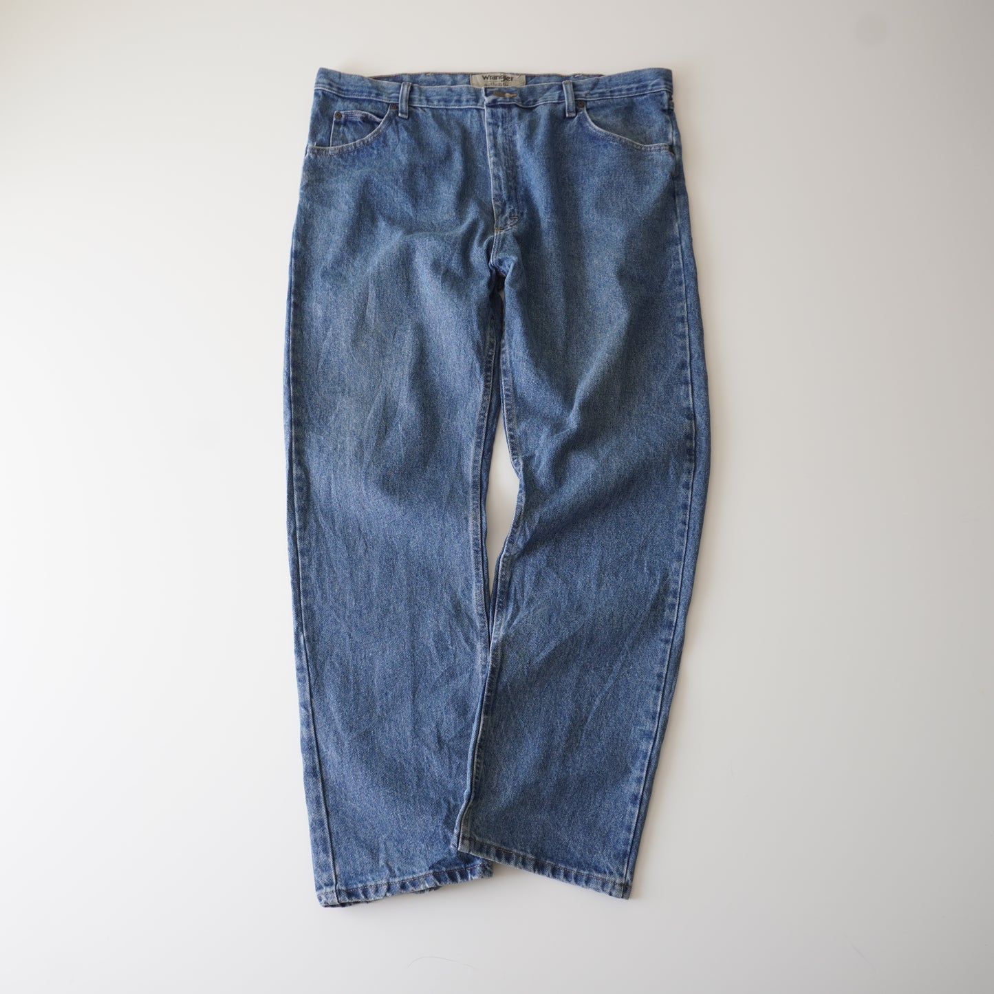 Thrifted – Jean Wrangler Authentics Talla 40x32 USA (CL 50–52 aprox.) | Cintura 53 cm | Largo 112 cm | Talón 23 cm