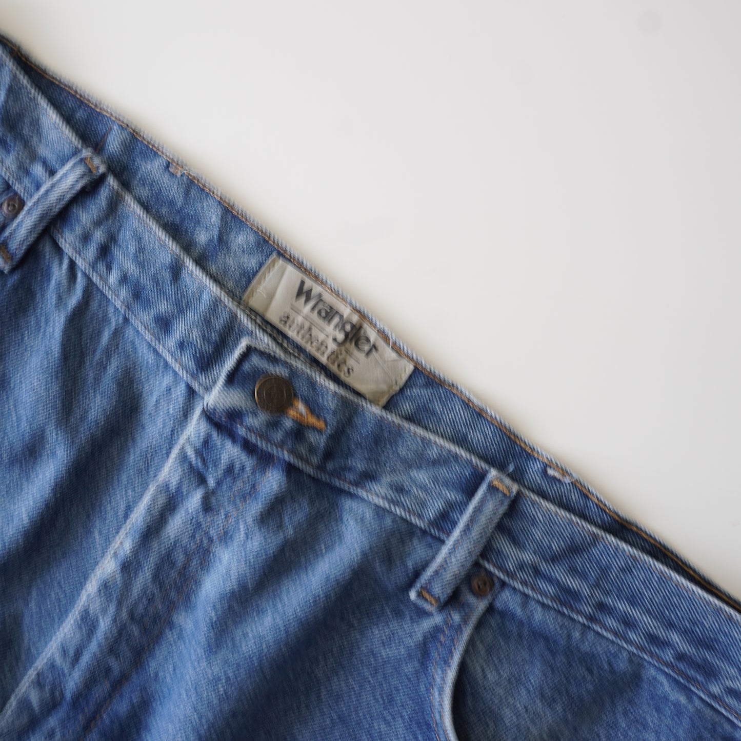 Thrifted – Jean Wrangler Authentics Talla 40x32 USA (CL 50–52 aprox.) | Cintura 53 cm | Largo 112 cm | Talón 23 cm