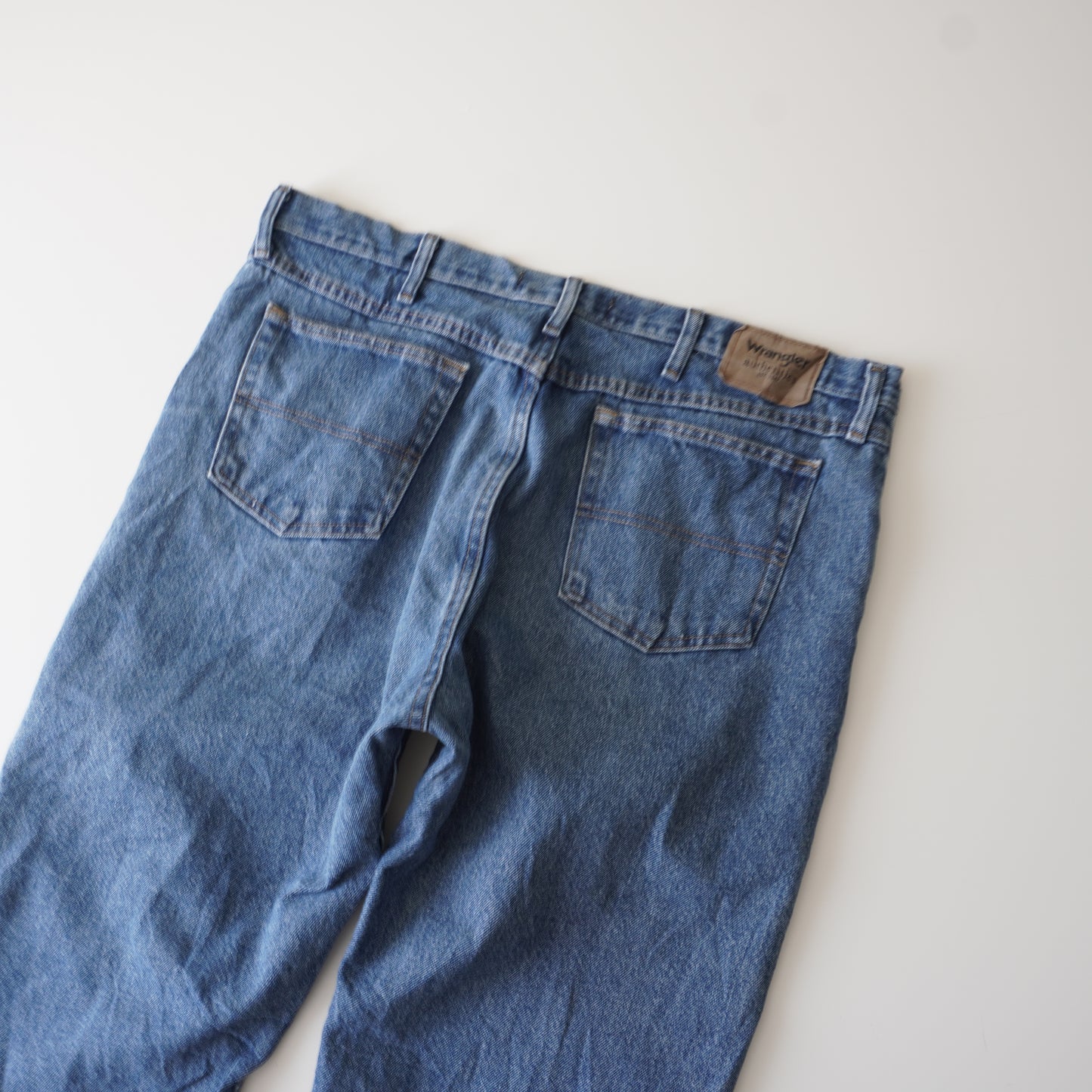 Thrifted – Jean Wrangler Authentics Talla 40x32 USA (CL 50–52 aprox.) | Cintura 53 cm | Largo 112 cm | Talón 23 cm