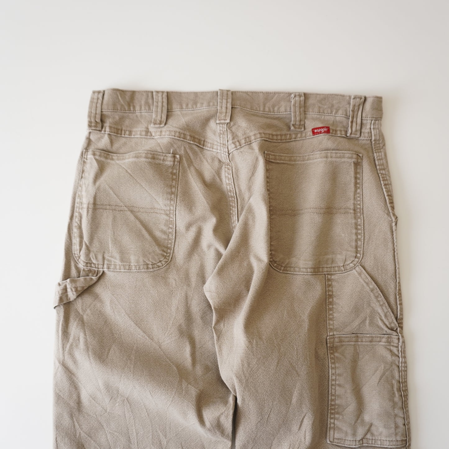 Thrifted – Jean Carpenter Beige Wrangler Talla 34x30 USA (CL 46) | Cintura 47 cm | Largo 95 cm | Talón 21 cm
