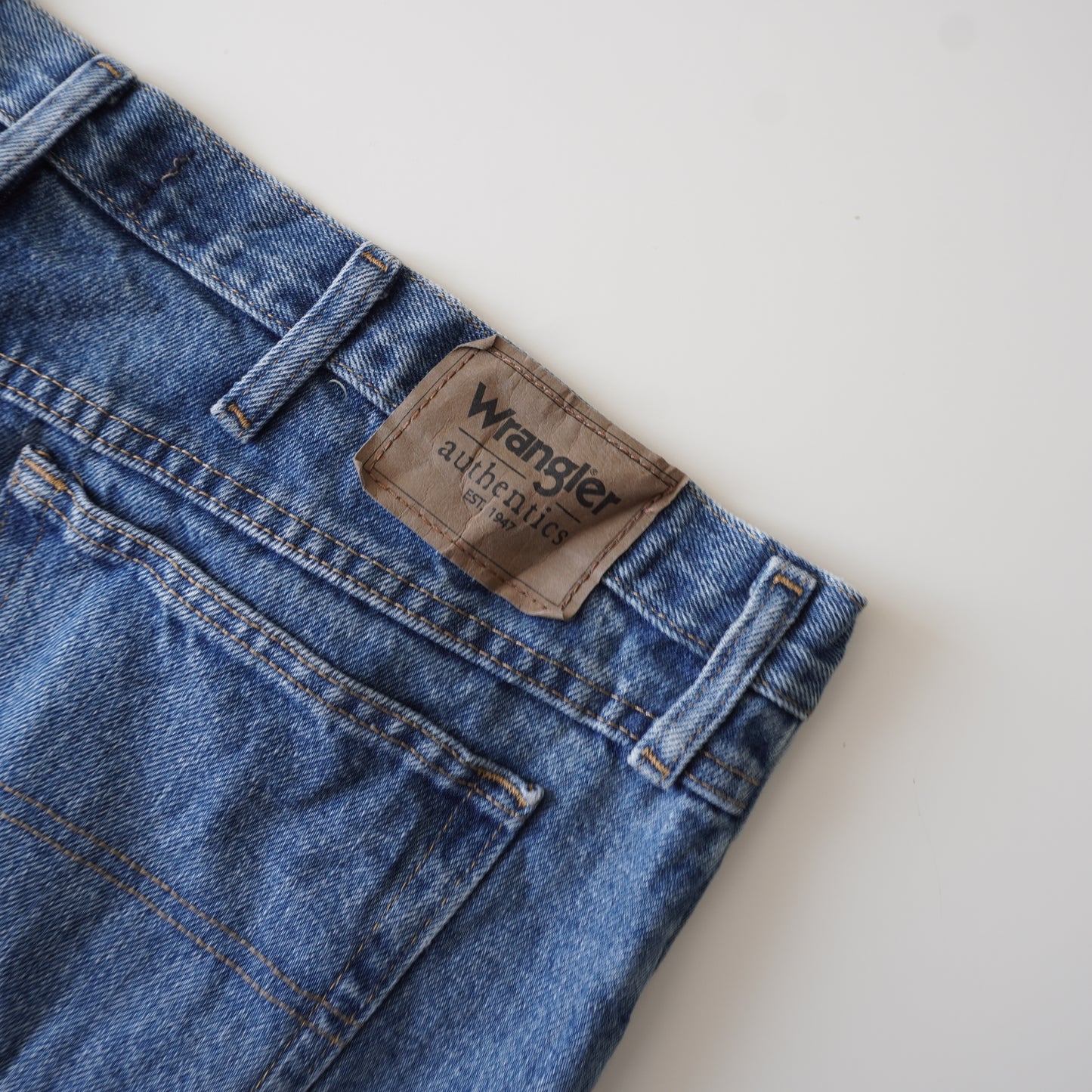 Thrifted – Jean Wrangler Authentics Talla 40x32 USA (CL 50–52 aprox.) | Cintura 53 cm | Largo 112 cm | Talón 23 cm