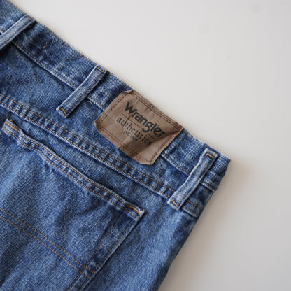 Thrifted – Jean Wrangler Authentics Talla 40x32 USA (CL 50–52 aprox.) | Cintura 53 cm | Largo 112 cm | Talón 23 cm