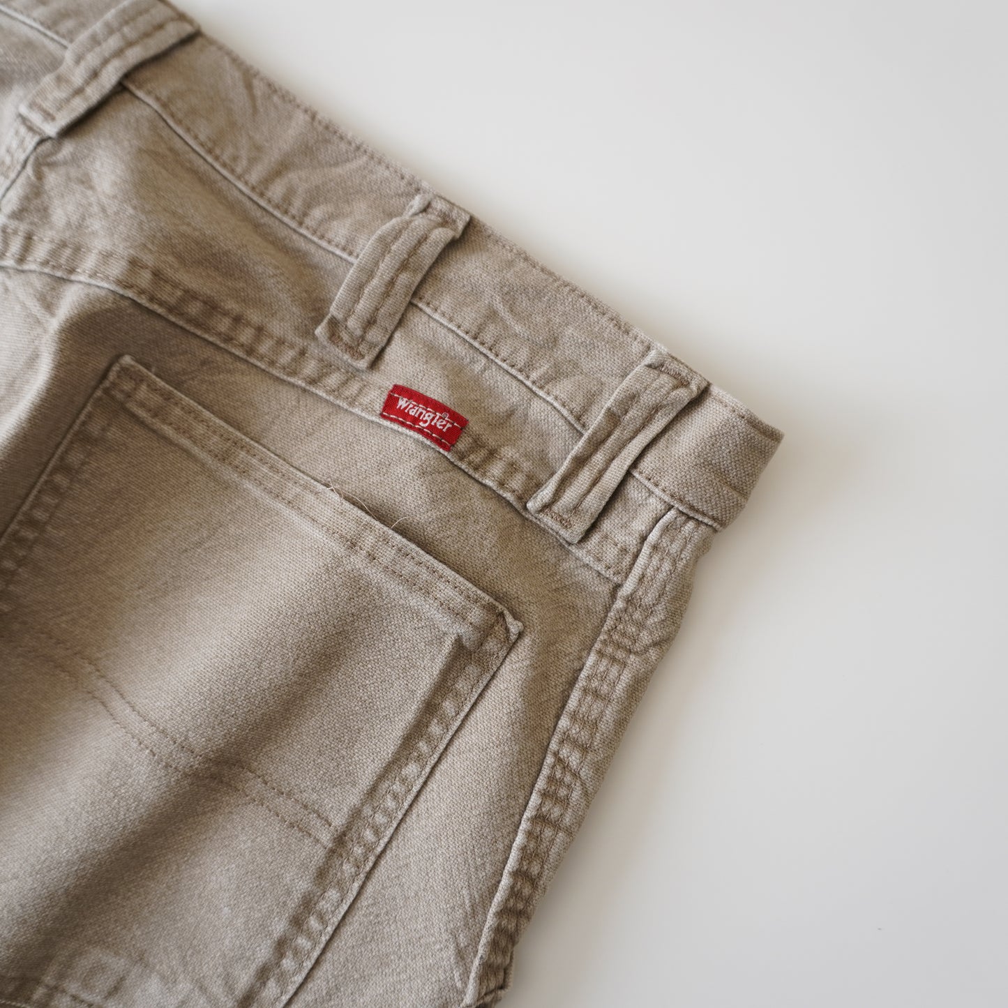 Thrifted – Jean Carpenter Beige Wrangler Talla 34x30 USA (CL 46) | Cintura 47 cm | Largo 95 cm | Talón 21 cm