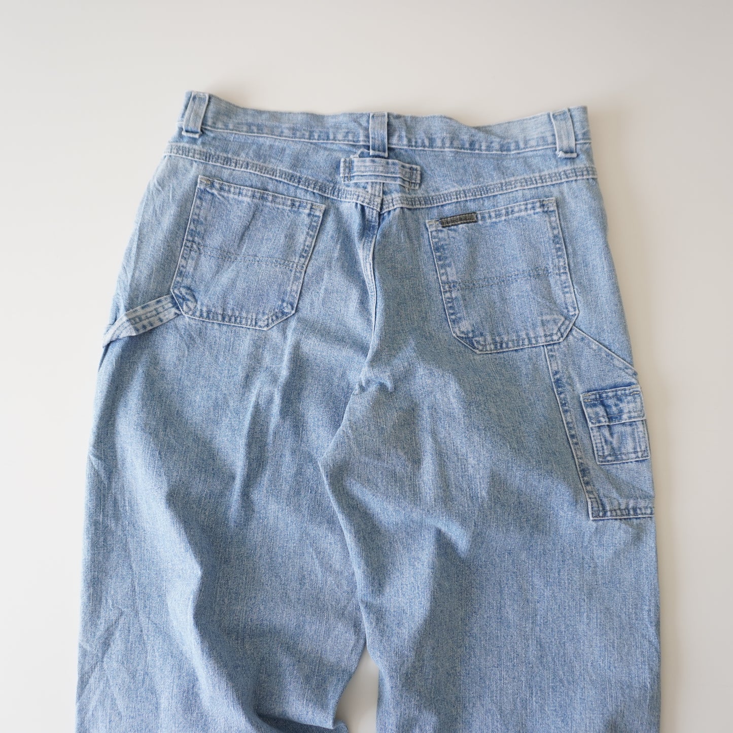 Thrifted – Jean Carpenter Riveted by Lee Talla 16-M USA | Cintura 47 cm | Largo 110 cm | Talón 21 cm